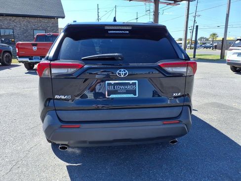 Used 2019 Toyota RAV4 XLE image 3