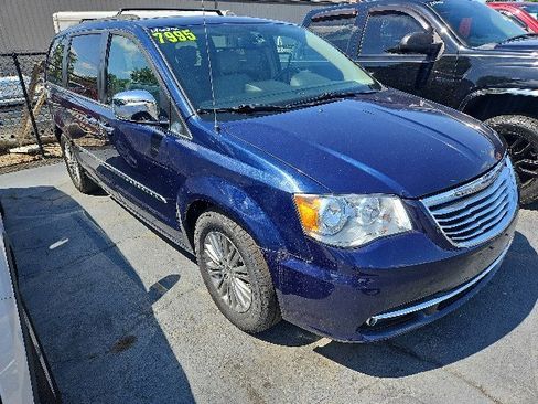 Used 2013 Chrysler Town & Country Touring-L w/ Driver Convenience Group FWD image 1