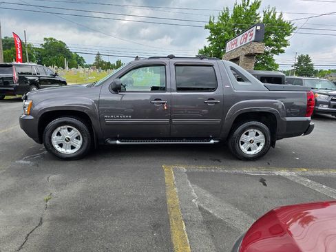 Used 2011 Chevrolet Avalanche LT w/ Luxury Package AWD/4WD image 6