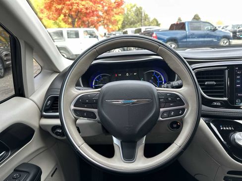 Used 2018 Chrysler Pacifica Limited w/ Advanced Safetytec Group image 11