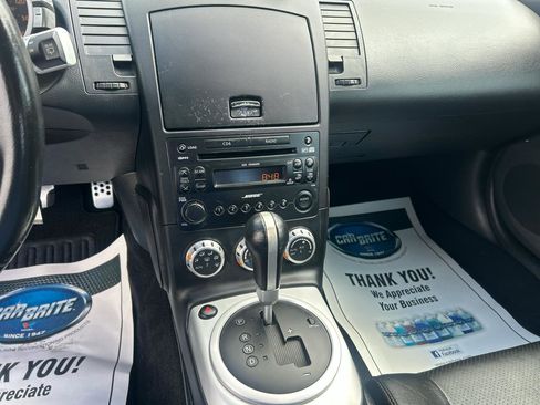 Used 2006 Nissan 350Z Touring RWD image 18