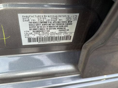 Used 2025 Nissan Sentra SR FWD image 41