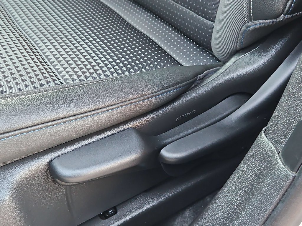 Used 2025 Chevrolet Trax LT w/ LT Convenience Package FWD image 11