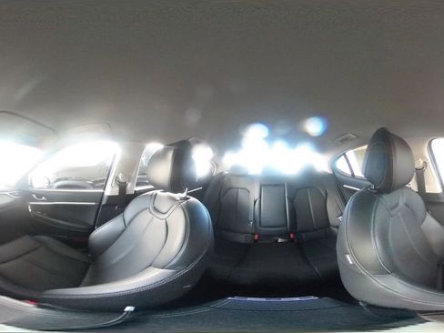 Used 2025 Genesis G70 2.5T image 43