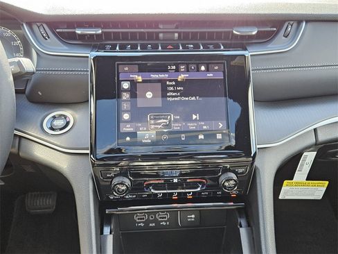 New 2025 Jeep Grand Cherokee Laredo image 16