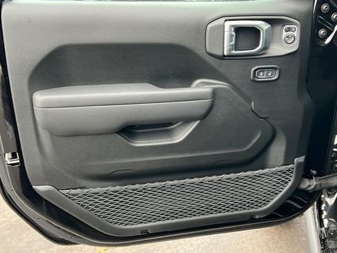 New 2026 Jeep Wrangler Unlimited Rubicon w/ Steel Bumper Group image 15