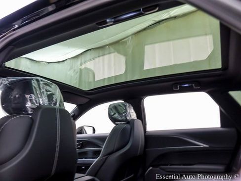 New 2025 Cadillac Lyriq Luxury w/ LPO, Floor Liner Package image 10