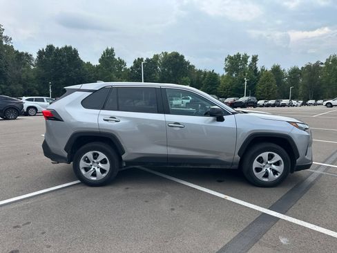Used 2025 Toyota RAV4 LE AWD/4WD image 4