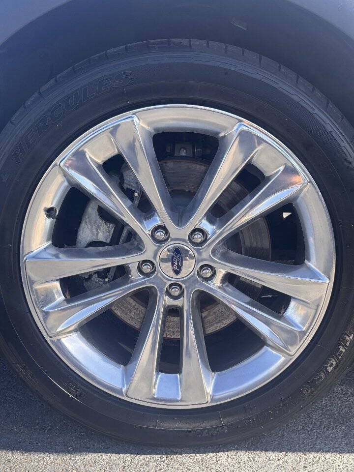 Used 2019 Ford Explorer XLT w/ Equipment Group 202A FWD image 26