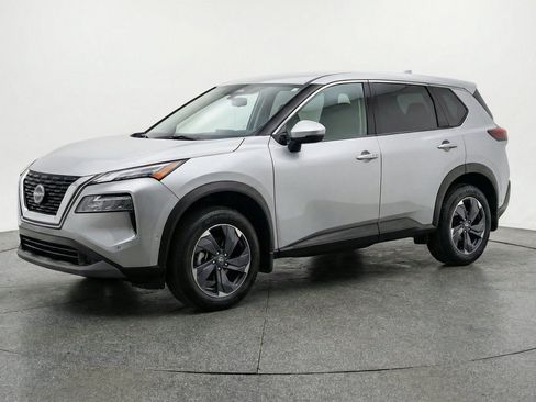 Used 2025 Nissan Rogue SV FWD image 3
