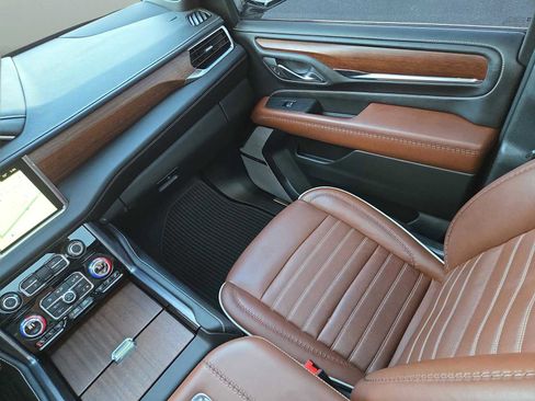 Used 2023 GMC Yukon Denali Ultimate image 18