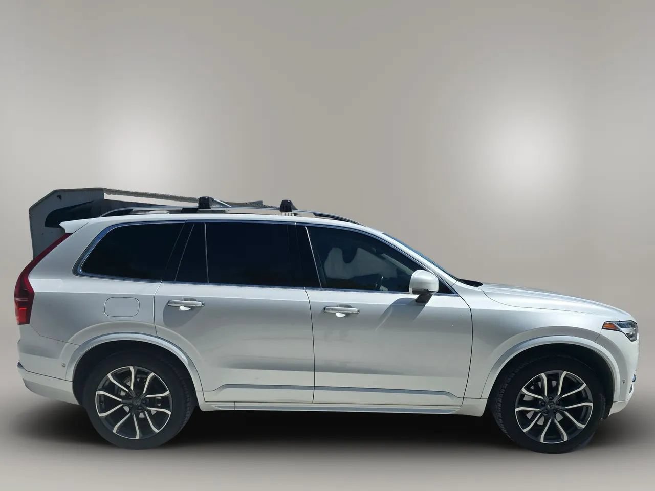 Used 2017 Volvo XC90 T6 Momentum w/ Vision Package AWD/4WD image 10