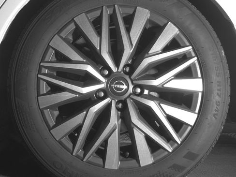 Used 2025 Nissan Altima 2.5 SV FWD image 14
