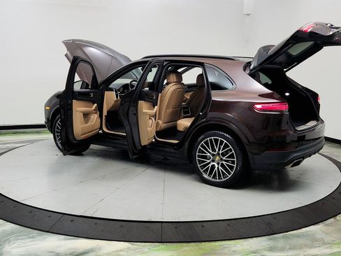 Used 2020 Porsche Cayenne AWD/4WD image 12