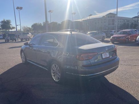 Used 2017 Volkswagen Passat 1.8T SEL Premium image 4