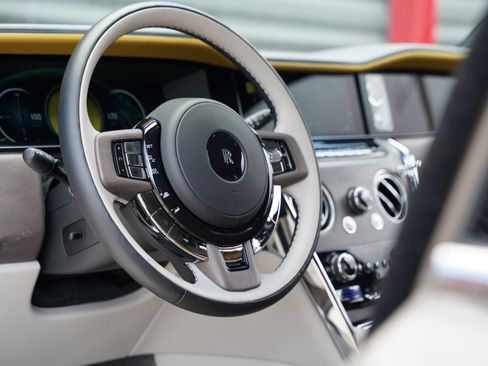 Used 2025 Rolls-Royce Cullinan AWD/4WD image 18