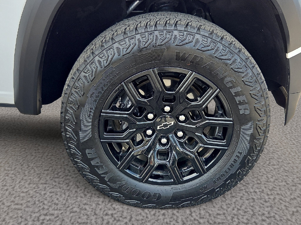 Used 2025 Chevrolet Colorado Trail Boss AWD/4WD image 8