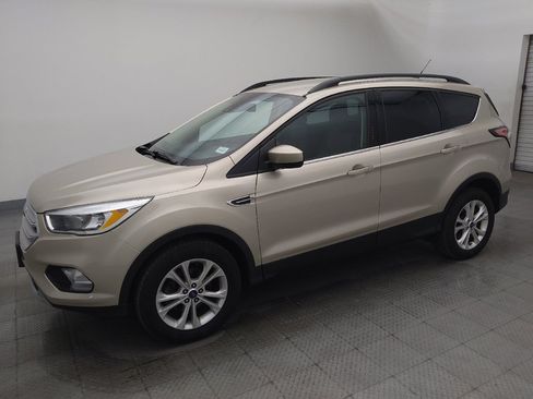 Used 2018 Ford Escape SE w/ Ford Safe & Smart Package FWD image 2