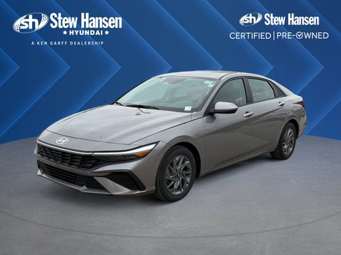 Used 2024 Hyundai Elantra SEL image 1