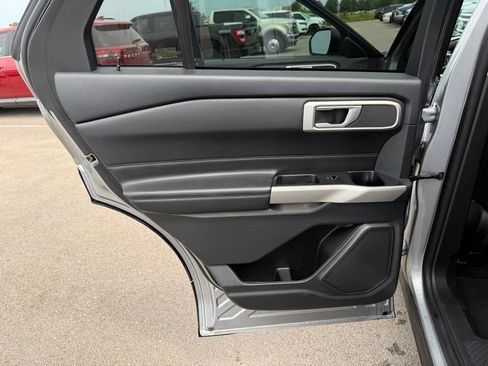 Used 2023 Ford Explorer XLT w/ Equipment Group 202A RWD image 9