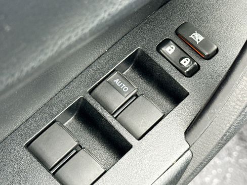 Used 2015 Toyota Corolla L image 8