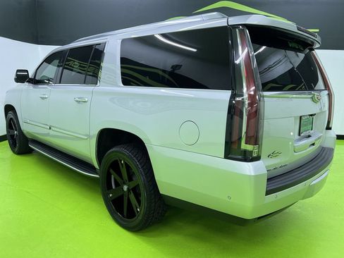 Used 2018 Cadillac Escalade ESV Luxury AWD/4WD image 7