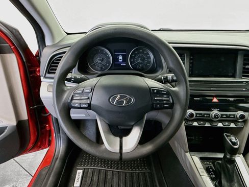 Used 2020 Hyundai Elantra SE FWD image 17