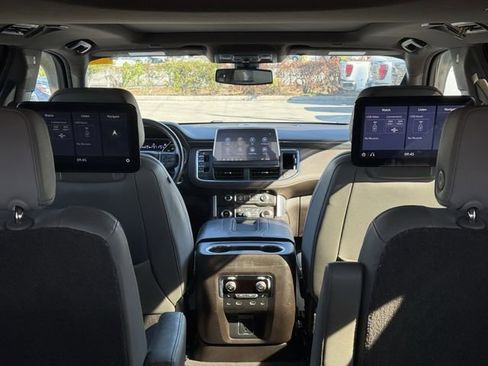 Used 2021 GMC Yukon XL SLT w/ SLT Premium Package image 33