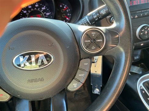Used 2015 Kia Soul + image 20