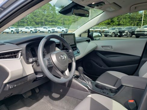 Used 2025 Toyota Corolla LE FWD image 25