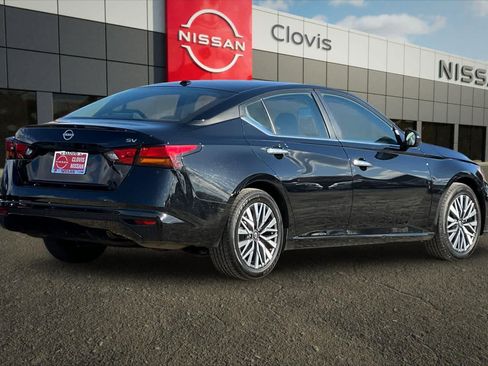 Used 2024 Nissan Altima 2.5 SV FWD image 3