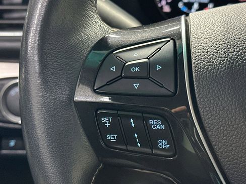 Used 2017 Ford Explorer Platinum image 21