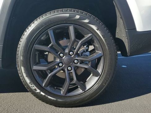 New 2025 Jeep Grand Cherokee Limited image 6