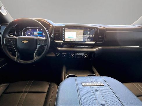 Used 2025 Chevrolet Silverado 2500 High Country w/ High Country Premium Package AWD/4WD image 8