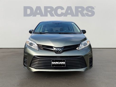 Used 2020 Toyota Sienna L image 2