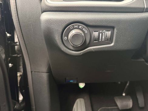 New 2026 Chrysler Voyager LX image 29