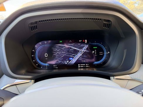 Certified 2024 Volvo XC60 T8 Plus w/ Protection Package Premier image 20