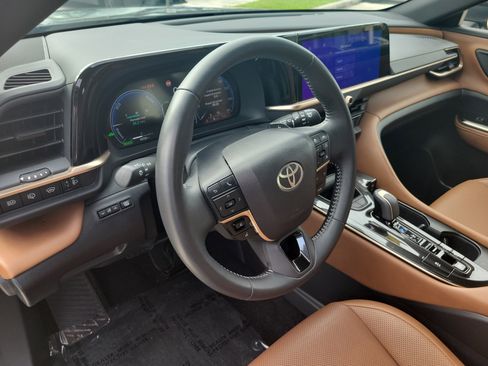 Certified 2025 Toyota Crown Signia AWD/4WD image 25