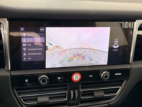 Certified 2025 Porsche Macan AWD/4WD image 27