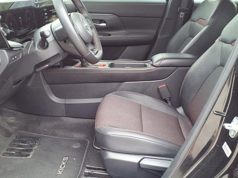 Used 2025 Nissan Kicks SR w/ SR Premium Package AWD/4WD image 17