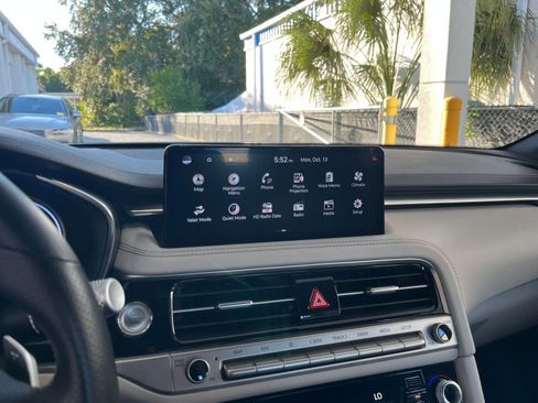 Used 2025 Genesis G70 2.5T image 21