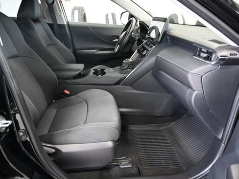 Used 2023 Toyota Venza LE AWD/4WD image 11
