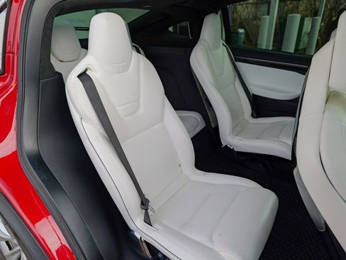 Used 2016 Tesla Model X 90D image 33