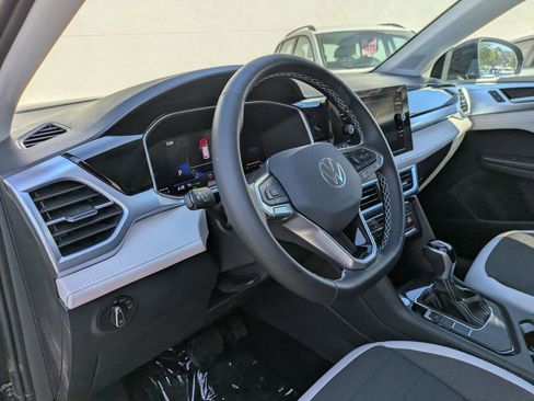 New 2025 Volkswagen Taos SE image 9