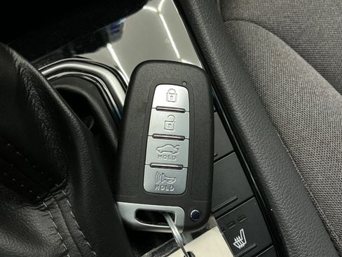 Used 2021 Hyundai Ioniq SE FWD image 39
