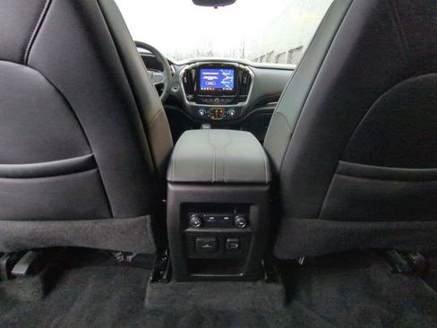 Used 2022 Chevrolet Traverse LT w/ LT Premium Package image 22