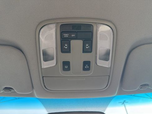 Used 2019 Kia Sedona LX image 17