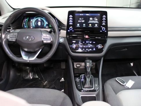 Used 2020 Hyundai Ioniq SEL image 2