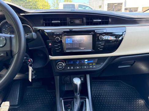 Used 2015 Toyota Corolla LE FWD image 23