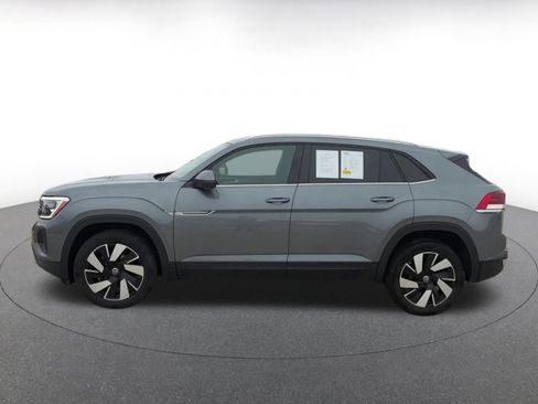 Used 2025 Volkswagen Atlas Cross Sport SE image 9